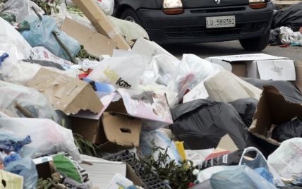 В Раде готовятся существенно увеличить штрафы за выброшенный мусор из автомобиля
