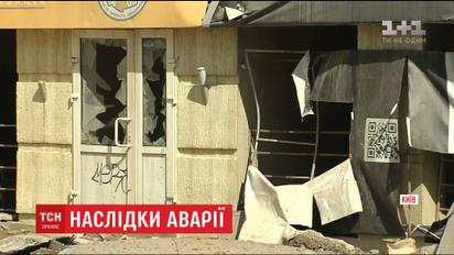 Комунальники ліквідовують наслідки прориву труби в Голосіївському районі столиці