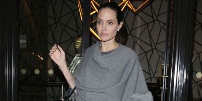 Анджеліна Джолі сховала хворобливу худорлявість у балахонистому одязі