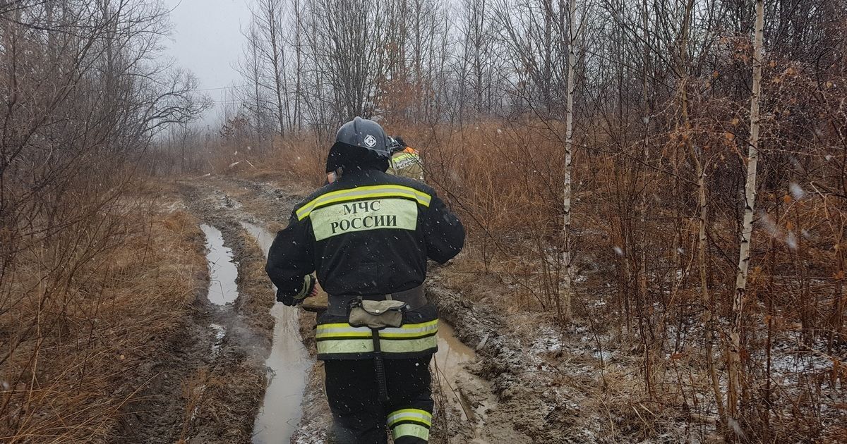 В российском Хабаровске вертолет упал на одну из улиц, есть погибшие