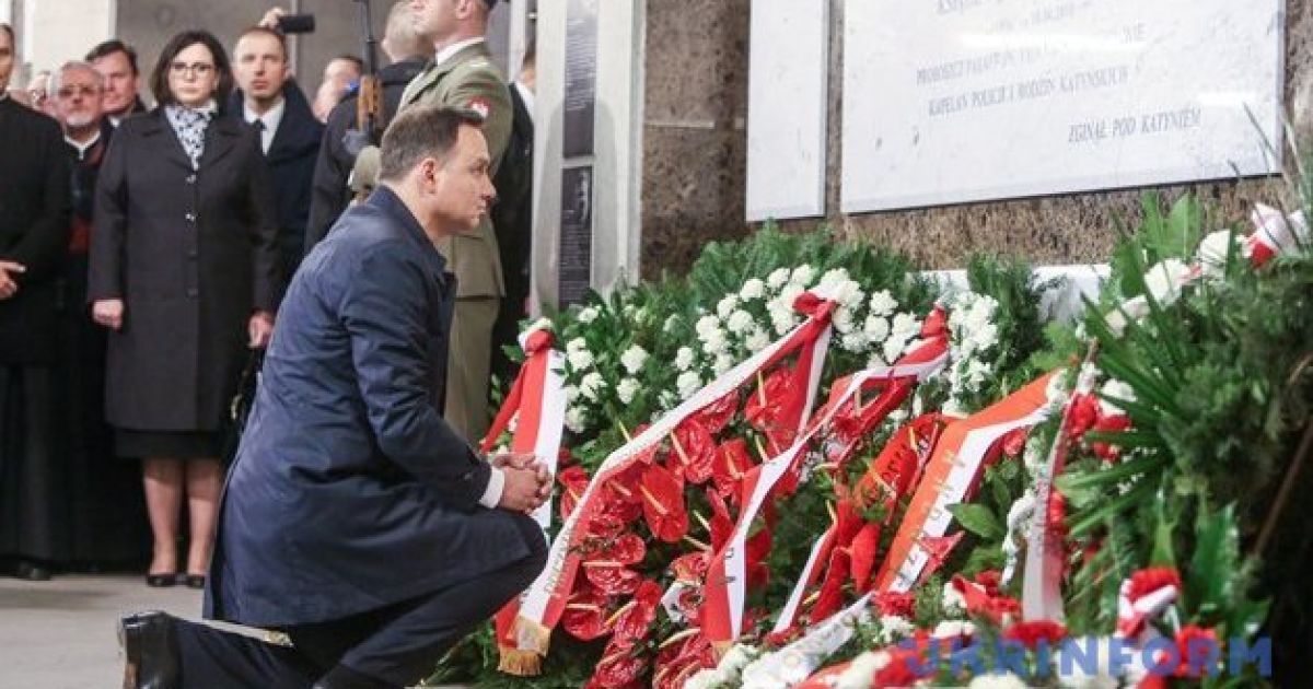 У Варшаві з’явився пам’ятник жертвам Смоленської катастрофи