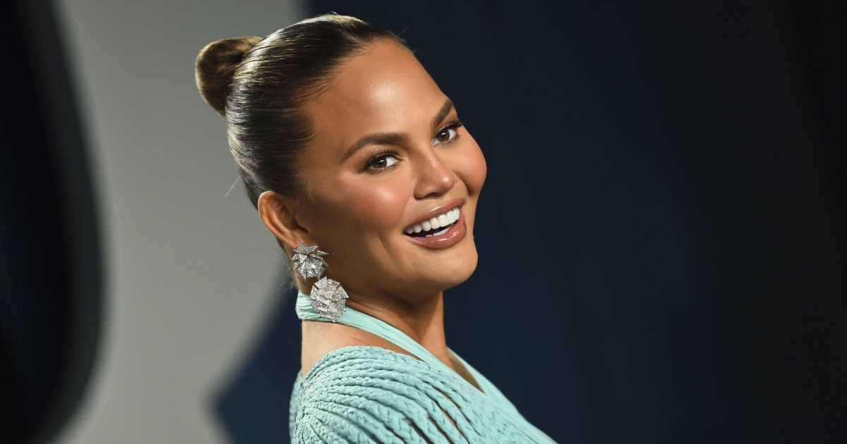 Кумедна Кріссі Тейген випадково розсекретила стать майбутньої дитини