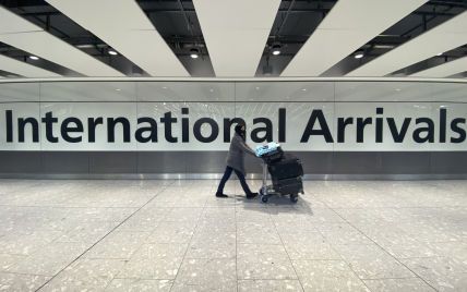 Новий варіант COVID-19 в світі: ще 5 країн ЄС заборонили авіасполучення з Південною Африкою