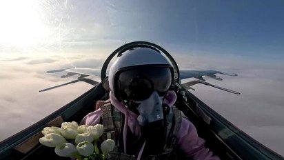 Пілот ЗСУ зворушливо привітав жінок із 8 березня: «Ви – ті, хто змінює світ»