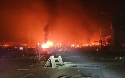 У Києві після потужних вибухів сталася масштабна пожежа в спальному районі