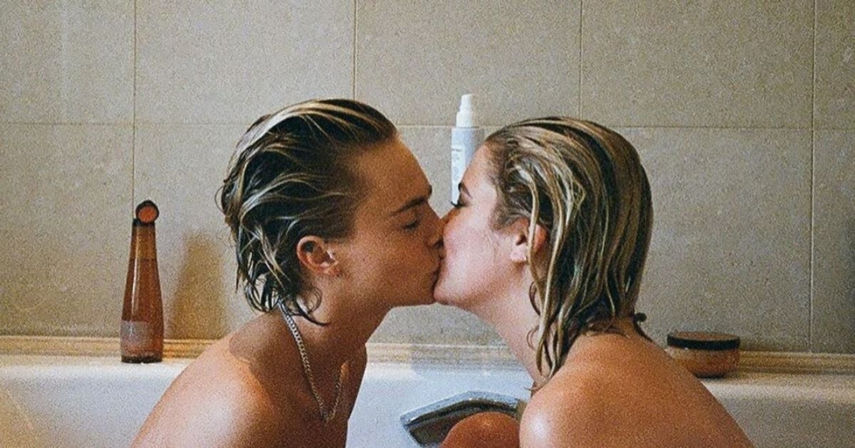 "Люблю тебя без слов": Кара Делевинь трогательно поздравила девушку с днем рождения