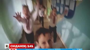 Українських користувачів розчулив школяр, який заспівав пісню Кузьми