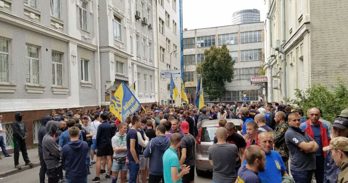 Затриманого під час пікетування "Київміськбуду" керівника осередку "Азову" випустили на поруки