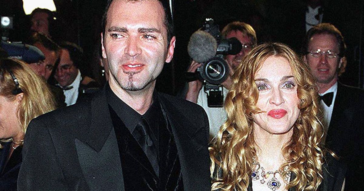 Брат Мадонны вышел замуж за парня-парикмахера