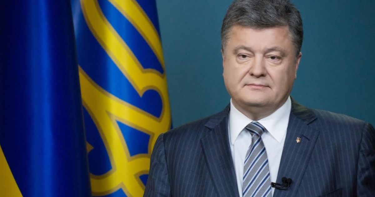 Президент установил знаки отличия участникам АТО и волонтерам