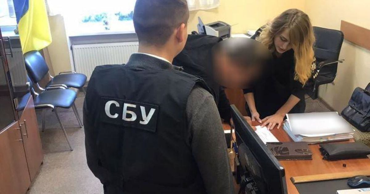 Розмитнювали автівки: у Вінниці чоловік організував хитру схему перетину кордону