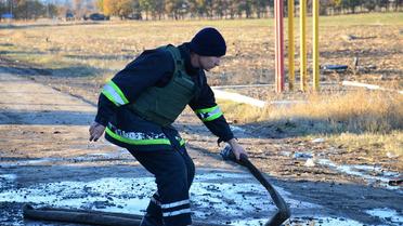 У Сватовому продовжують ліквідовувати наслідки масштабної пожежі на військових складах. / © Facebook/прес-центр штабу АТО