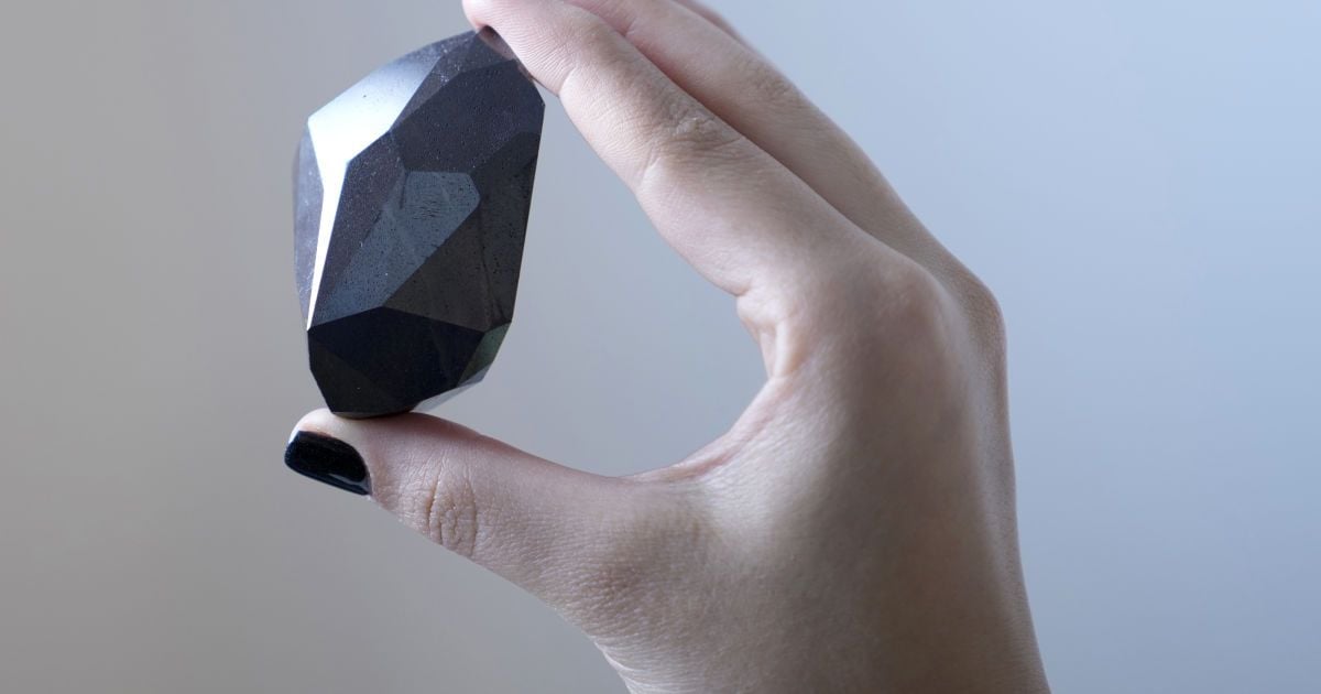 Гигантский черный бриллиант из космоса ушел с молотка за криптовалюту