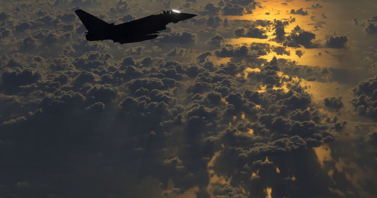 Британия вторично через два дня подняла свои истребители из-за российских самолетов