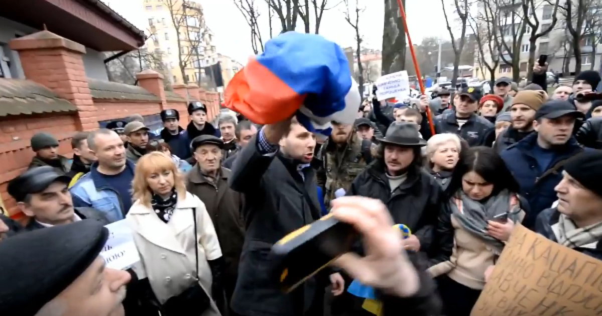 Парасюк снял флаг РФ