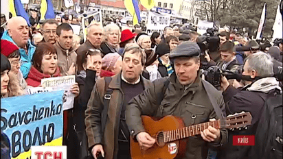 Вера Савченко просит поддержать Надежду под СИЗО и добиться допуска к ней украинских врачей