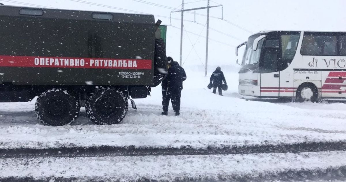 Негода в Україні: що відбувалося 30 січня і яка ситуація на дорогах - відео — Укрaїнa