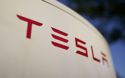 У США Tesla вимагають відкликати свої автомобілі: названо причину