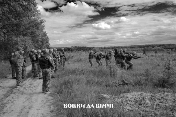 Отдельный батальон "Волки Да Винчи" предлагает рекрутам пройти пробный пятидневный курс молодого бойца.