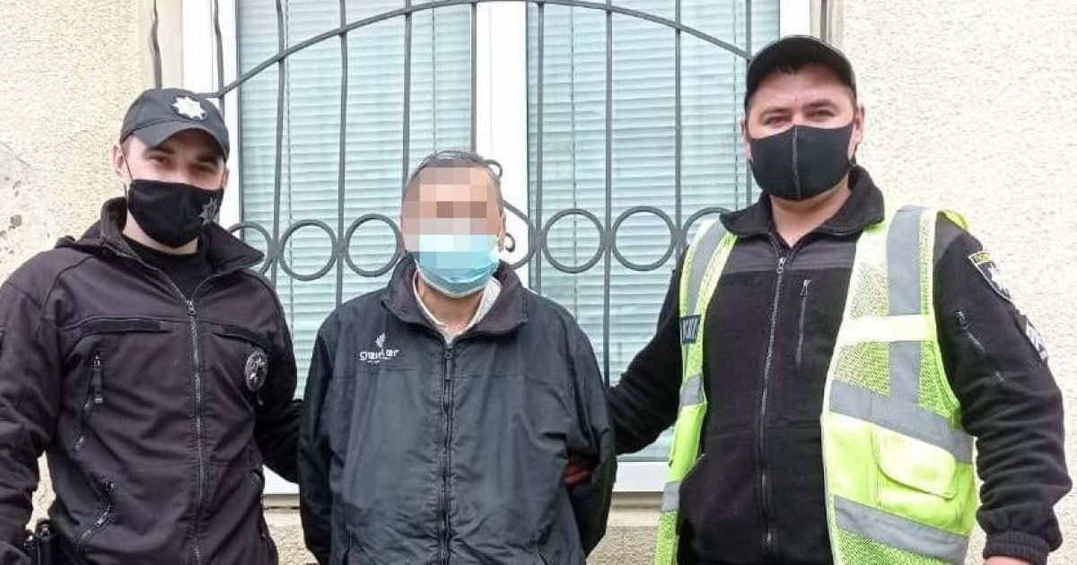 Ударил ножом в грудь и два дня самостоятельно "лечил": во Львовской области мужчина расправился с женой