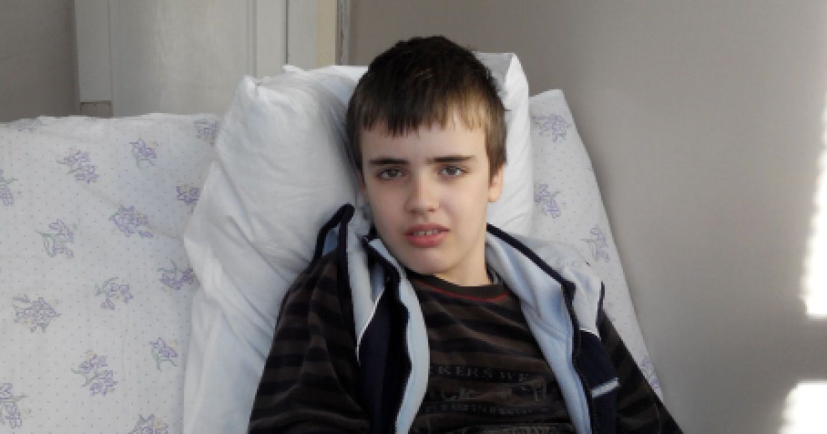 Помогите 12-летнему Денису побороть недуг