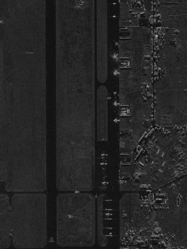Пошкоджений російський літак на аеродромі «Бєлая» / © Capella Space