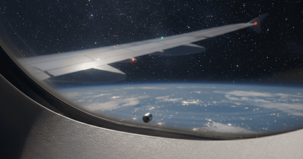 Отвір в ілюмінаторі літака