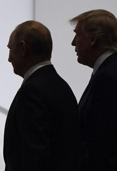 Президент России Владимир Путин и президент США Дональд Трамп и президент России Владимир Путин