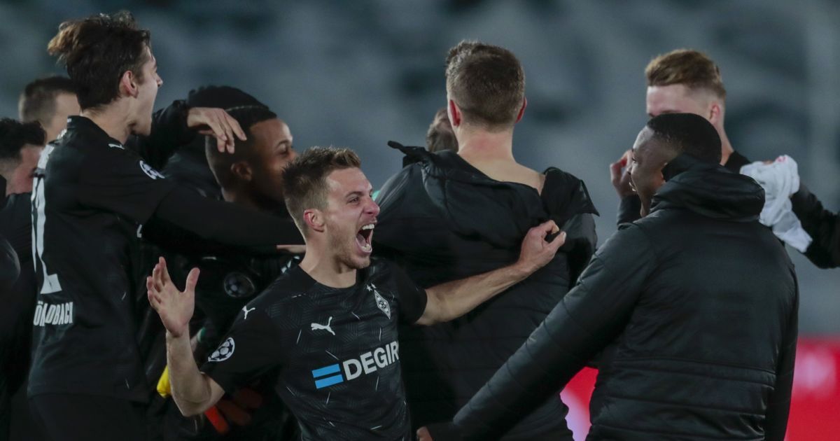 Боруссия Менхенгладбах впервые в истории вышла в плейоф Лиги чемпионов