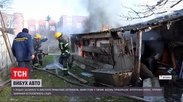У Луцьку спалахнув легковик просто у гаражі