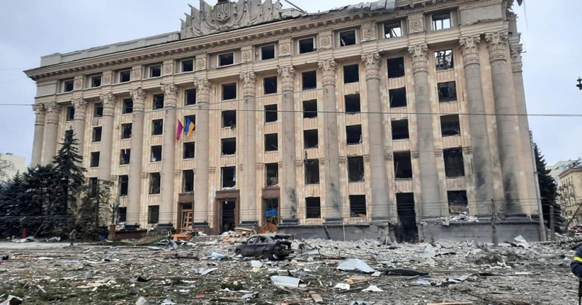 "Росія - держава-терорист": Зеленський заявив, що ракета, яка впала в центрі Харкова, прилетіла з Білгорода