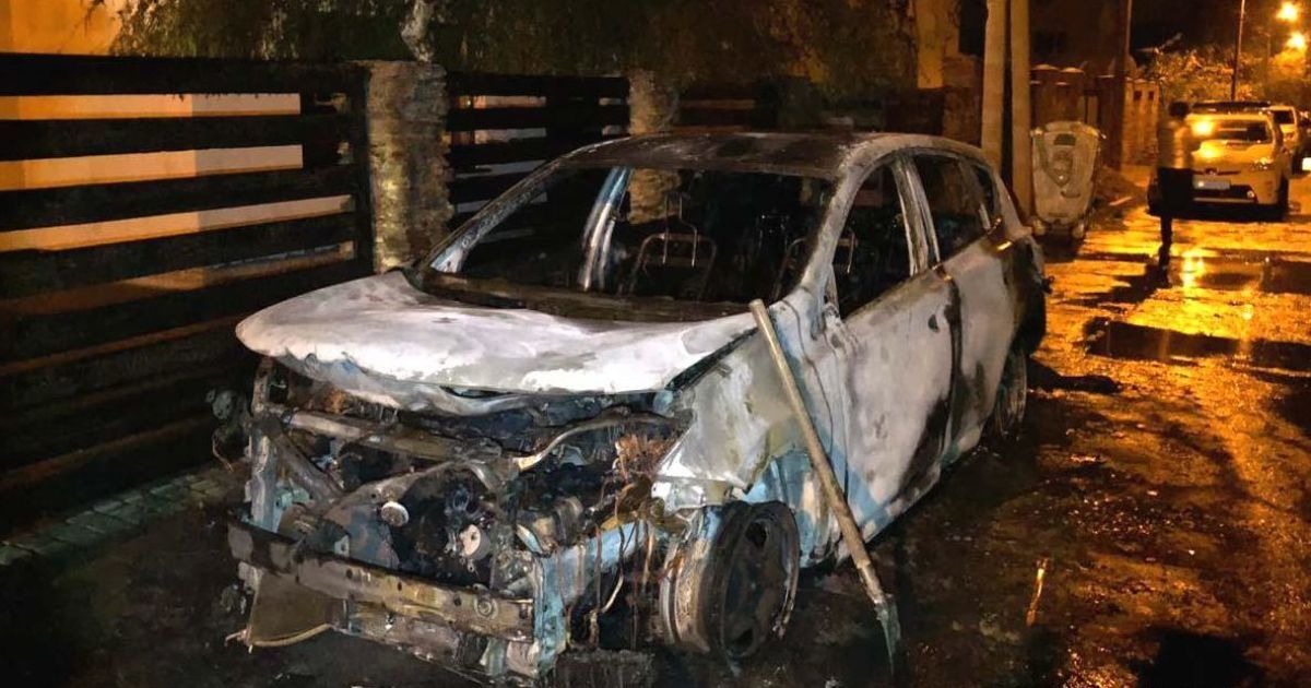 У Рівному невідомі спалили позашляховик секретаря міської ради