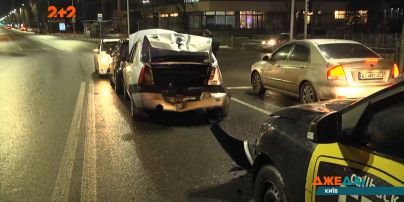 У Києві п'яний таксист вирішив поганяти на авто та став винуватцем аварії