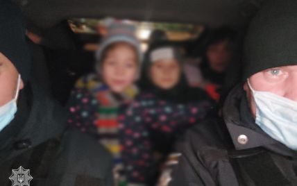 Тютюновий дим, поламані меблі і безлад: у Львові від п'яних батьків забрали 5 дітей (фото)