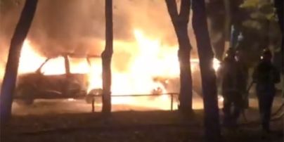 В Киеве на рассвете взорвались два автомобиля, принадлежащие одной семье