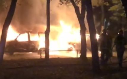 В Киеве на рассвете взорвались два автомобиля, принадлежащие одной семье