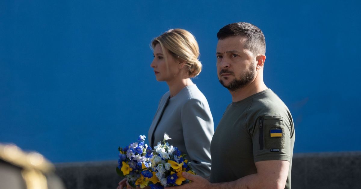 Зеленський із першою леді вшанували пам'ять загиблих захисників України (фото)