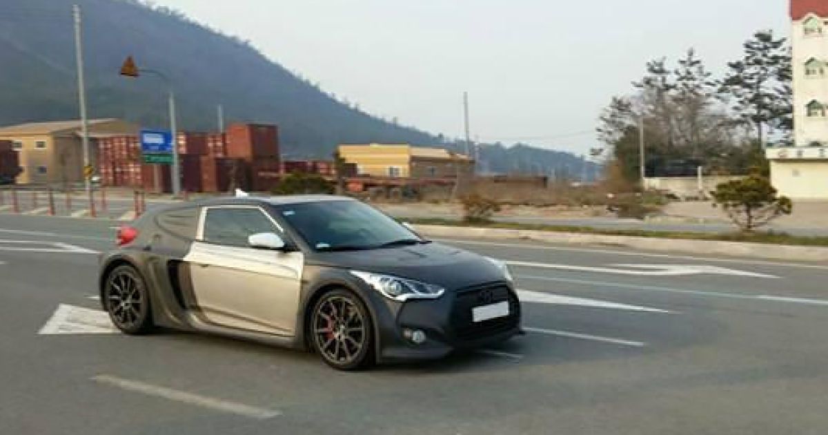 Hyundai вывел на тесты новую версию Veloster