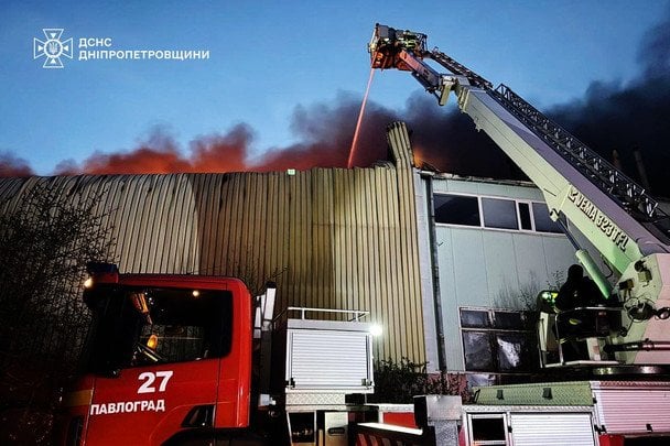 Вночі росіяни атакували декілька районів Дніпропетровської області. / © ДСНС у Дніпропетровській області