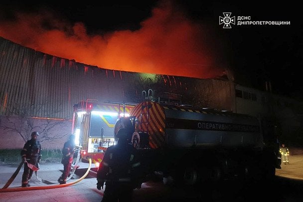 Вночі росіяни атакували декілька районів Дніпропетровської області. / © ДСНС у Дніпропетровській області