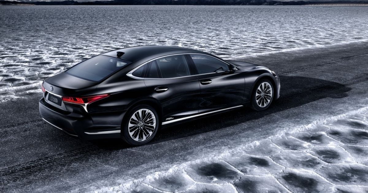 В Женеве японцы покажут гибридную версию флагманского седана Lexus LS