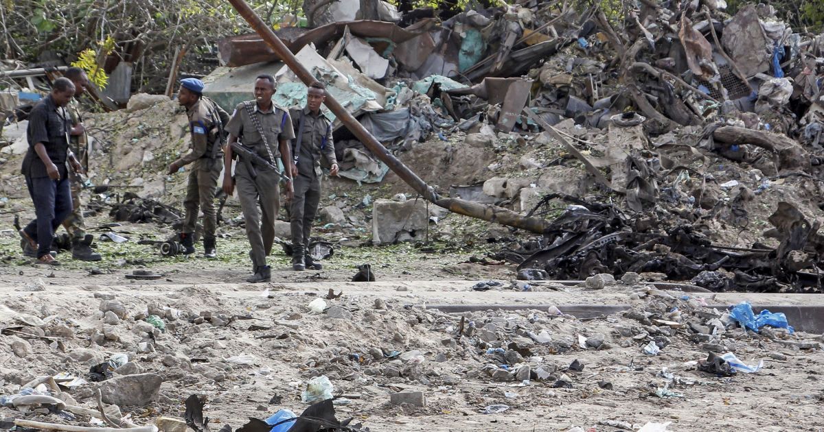 В Сомали у военной базы взорвали авто, начиненное взрывчаткой: погибли по меньшей мере восемь человек