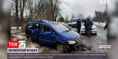 У Рівненській області водій втікав від копів і розбив авто | Новини України
