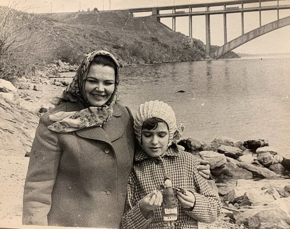 Звезды поздравляют с Днем матери / © 