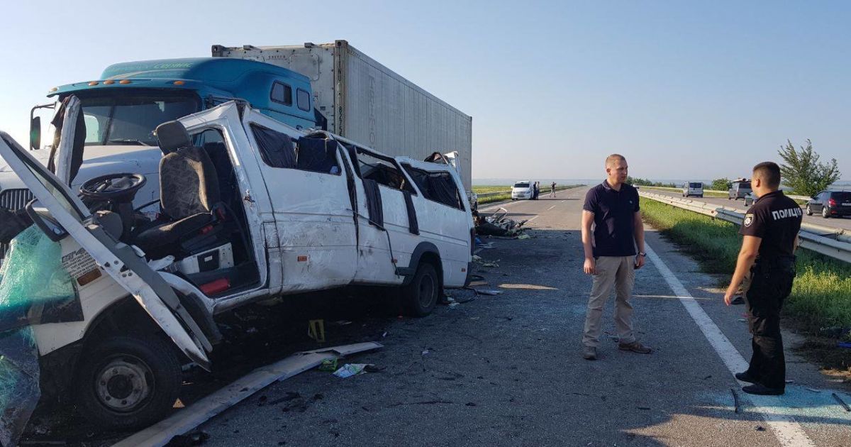 аварія мікроавтобуса на Миколаївщині_1 / © facebook.com/Вячеслав Аброськин