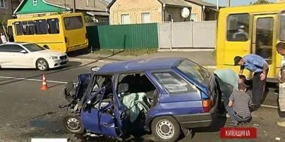 Смертельное ДТП под Киевом: в Гостомеле Skoda протаранила маршрутку