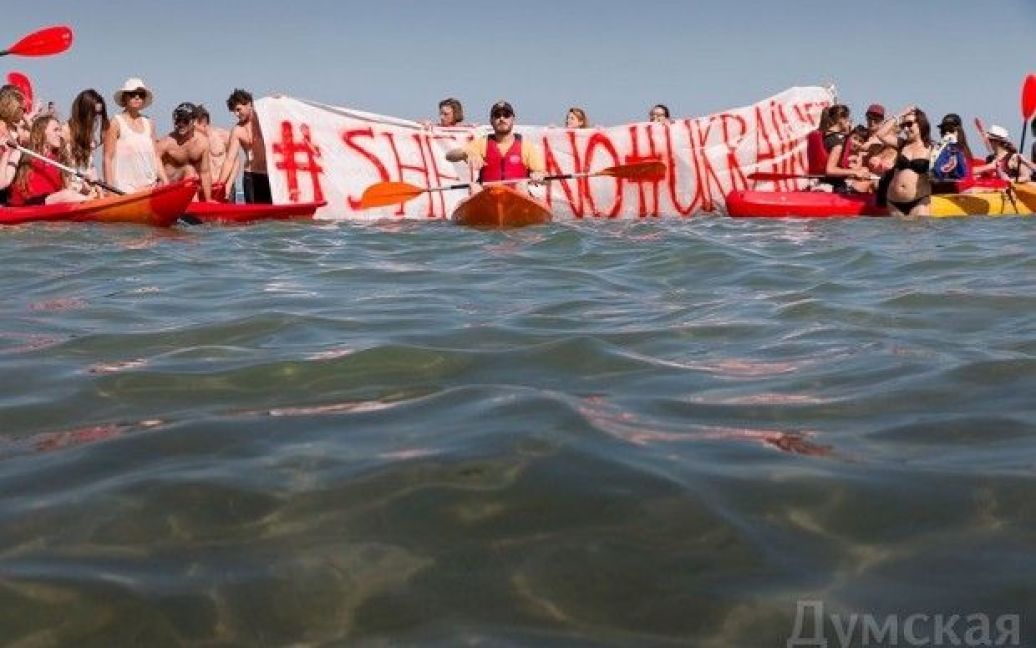 Даррен Арнофски протестовал в Одессе против добычи нефти в Арктике / © Думская