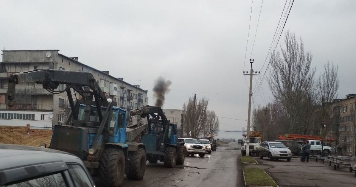 відновлення електропостачання_3 / © Facebook/прес-центр штабу АТО