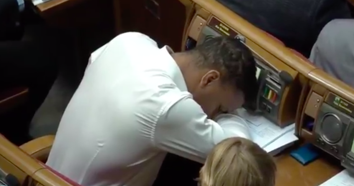 "Слуга народу" Беленюк втомився і заснув просто під час засідання Ради