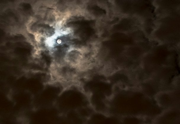 18 вересня ясний місяць уночі — до холодної, але сухої зими / © unsplash.com